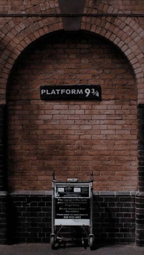 Harry Potter Themed Party, Harry Potter Letter, Harry Potter Wallpaper Backgrounds, Harry Potter Phone, Kings Cross Station, Harry Potter Background, Harry Potter Poster, Potter Aesthetic, Harry Potter Theme Party