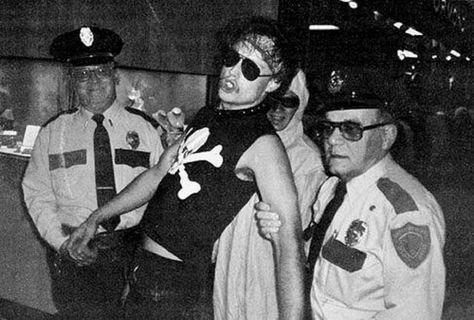 GG Allin arrested Jello Biafra, Gg Allin, Guess Fashion, Punks Not Dead, Alley Cat, Hardcore Punk, Band Pictures, Angel Face, Forever Yours