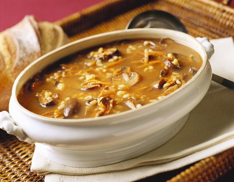 This mushroom barley soup recipe is a wonderful, warming, fall/winter food. It is strengthening for digestion and excellent for building the blood, as well as healing for the liver. Mushroom Barley Soup, How To Cook Barley, Low Calorie Soup, Fall Soup Recipes, Barley Soup, Fall Soups, Cooking Turkey, Creamy Soup, Low Cal