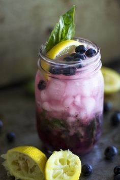 Blueberry Basil, Strawberry Basil Lemonade, Honey Lemonade, Flavored Lemonade, Happy Juice, Basil Lemonade, Homemade Lemonade Recipes, Lemonade Cocktail, Blueberry Lemonade