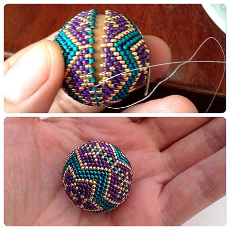 Beaded Ball, Beaded Beads, Beading Techniques, Beaded Christmas Ornaments, Seed Bead Tutorial, Beaded Crafts, Beading Projects, Beaded Jewelry Patterns, Beaded Ornaments