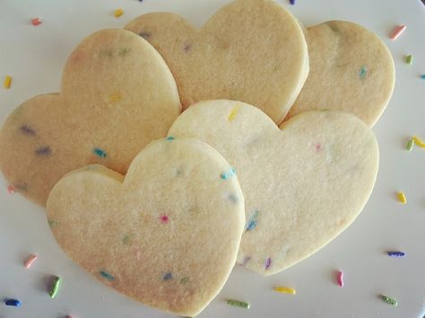 Your New Favorite Recipe: Funfetti Cutout Cookies - Your Baking Bestie Cutout Cookie Recipe, Mint Sugar Cookies, Cinnamon Sugar Cookies Recipe, Pumpkin Spice Cookie Recipe, Cutout Cookie, Chocolate Sugar Cookie Recipe, Sugar Cookie Icing Recipe, Cake Batter Cookies, Cookie Icing Recipe