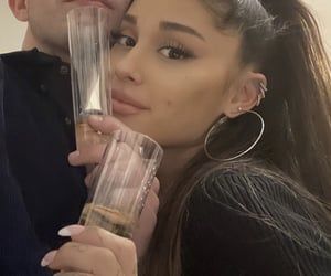 Ariana Grande Ponytail, Ariana Grande Red Hair, Ariana Grande Tattoo, Ariana Grande Dangerous Woman, Ariana Grande Style, Ariana Grande Photos, Ariana Grande Pictures, Jenner Outfits, Dec 25