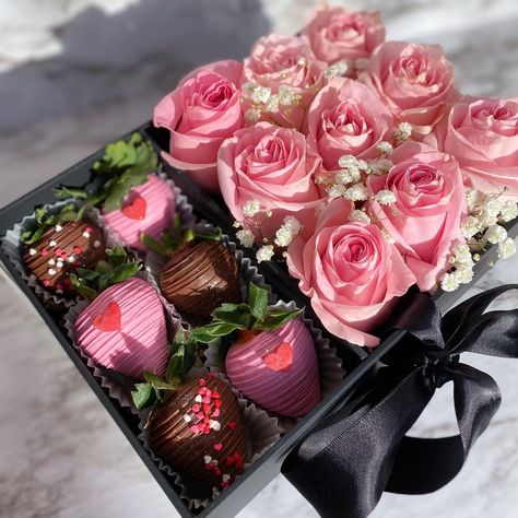 Strawberry And Rose Boxes, Chocolate Covered Strawberries With Rose, Valentine’s Day Business Ideas, Valentine’s Day Strawberry Boxes, Valentines Day Strawberries Boxes, Flowers With Strawberries, Valentine’s Day Floral Arrangements, Valentine’s Day Dessert Box Ideas, Valentine’s Day Bouquet