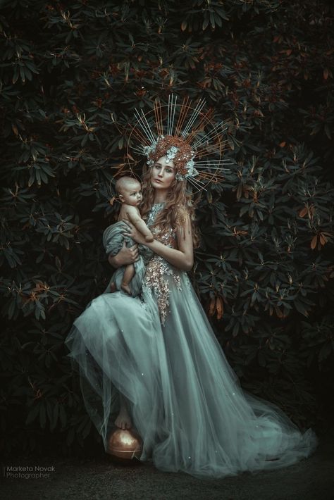 Fairies Photos, Pregnancy Art, Creative Photography Techniques, Themes Photo, Mother Goddess, Fantasy Photography, Fantasy Dress, Fine Art Photo, Summer Art