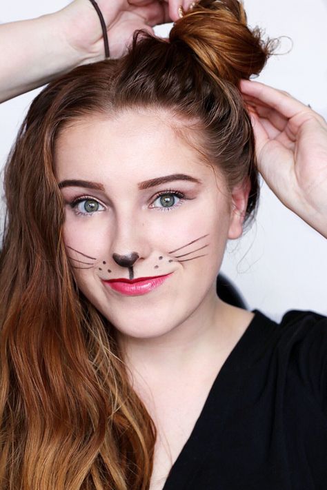 Simple Mouse Halloween Costume | Makeup + Hair + Leather JacketHoney & Betts Mice Makeup Halloween, Mouse Make Up, Halloween Costumes Women Scary, Rat Costume, Bunny Makeup, Meme Costume, Halloween Make-up Looks, Mouse Halloween, Make Up Halloween