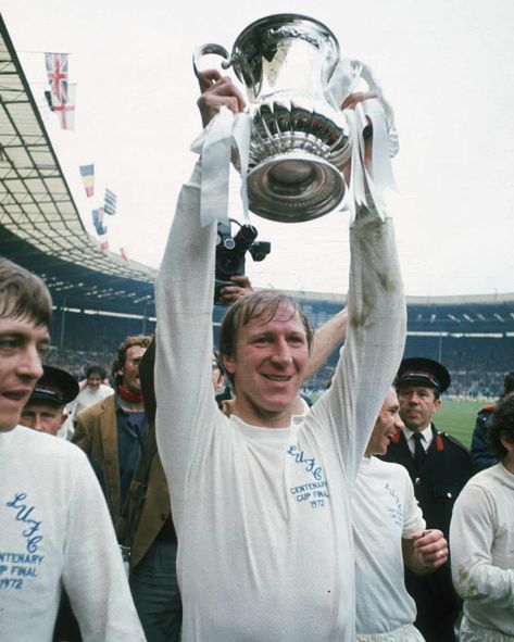 Hundreds visit Leeds United ground to remember Jack Charlton | Football | The Guardian: Jackie Charlton lifts the trophy after Leeds United beat Arsenal to win the FA Cup final in 1972. Photograph: Hulton Deutsch/Corbis/Getty Images Leeds United Wallpaper, Jack Charlton, Manchester United Art, Elland Road, Leeds United Football, Football Moments, Leeds United Fc, Sheffield Wednesday, Team Training