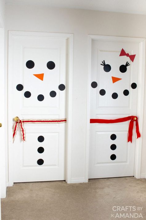 Door Decorations Snowman, Christmas Door Decorations Snowman, Door Snowman Decoration, Snowman Doors For School, Snowman For Door Decoration, Christmas Door Snowman, Easy Door Christmas Decorations, Decorate Kids Door For Christmas, Snowman On Door Diy