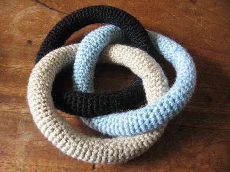 How to make crocheted Borromean rings.  maybe insert beans in the tubing and make a baby rattle? Crochet Baby Toys Free, Crochet Baby Toys Free Pattern, Borromean Rings, Baby Toys Diy, Crochet Baby Toys, 12 Steps, Baby Rattle, Rattles, Trendy Baby