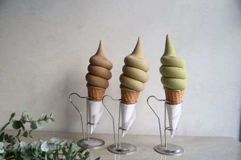 Swap your vanilla soft-serve with these unique Japanese ice cream flavours: matcha, sesame, sake and more Japanese Soft Serve Ice Cream, Japanese Soft Serve, Soft Serve Ice Cream Recipes, Japanese Ice Cream, Ice Cream Gelato, Soft Ice Cream, Tea Restaurant, Matcha Ice Cream, Ice Cream Shops