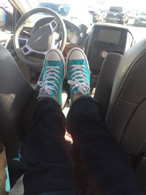 I GOT TURQUOISE CONVERSE!! Turquoise Converse, Converse Fits, Converse Aesthetic, Converse Outfit, Outfits With Converse, Chuck Taylor Sneakers, Converse Sneaker, Converse, Fashion Inspo