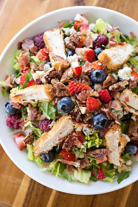 Summer Berry and Crispy Chicken Chopped Salad~Summer wouldn’t be summer without a trip to your local famers market to make this gorgeous and sweet fruits inspired salad!Easy,healthy and tastes good! Cooked Chicken For Salads, Healthy Chicken For Salads, Salad Recipes With Fruit And Chicken, Healthy Crunchy Salad Toppings, Pretty Salads, Summer Chicken Salad Healthyish, Crispy Chicken Salads, Chicken Chopped Salad, Berry Salad