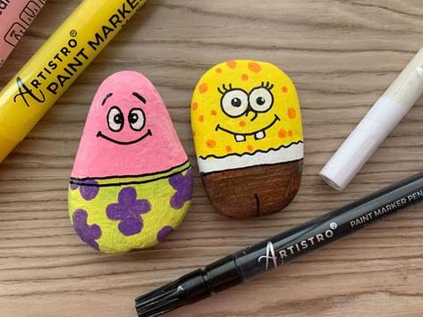 Painting Cartoon Characters Painting In Stone, Cute Stone Art, Rock Art Designs, Rock Painting Ideas Spongebob, Rock Painting Ideas Cartoon, Painted Rocks Characters, Rock Painting Characters, Rock Painting Cartoon Characters, Cute Stone Painting