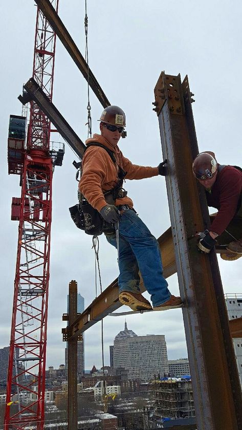 Ironworkers Steel Erectors, Male Privilege, Iron Workers, Iron Worker, Ing Civil, Collar Work, Unusual Pictures, Steel Worker, Army Infantry