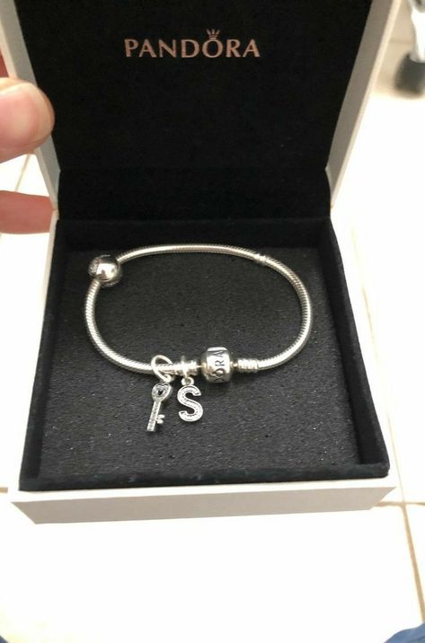 Couple Ring Design, Flipagram Instagram, Cute Couple Gifts, Jewelry Accessories Ideas, Pandora Bracelet Charms, Classy Jewelry, Fancy Jewellery, Girly Jewelry, Pandora Bracelet