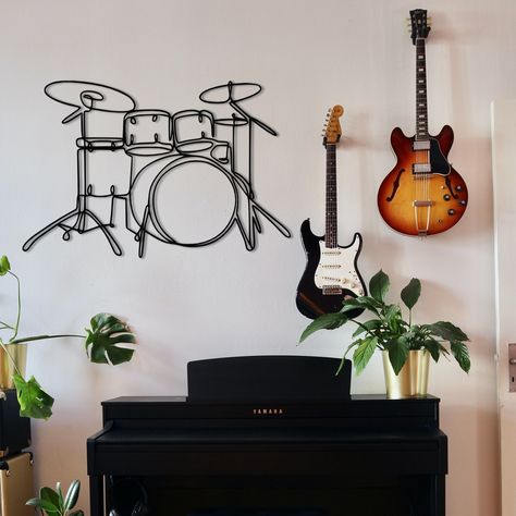 Bedroom With Musical Instruments, Drummer Bedroom, Music Room Drums, Music Wall Art Ideas, Music Decor Bedroom, Drum Bedroom, Drum Decor, Drum Room Ideas, Music Metal Wall Art