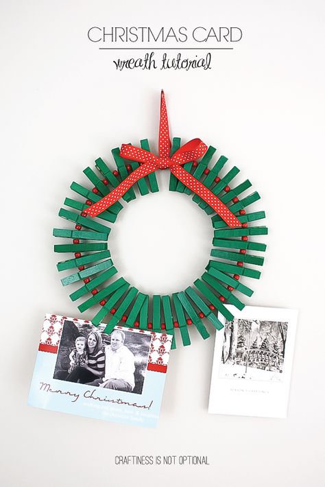 Christmas card wreath tutorial Clothes Pin Wreath, Folding Origami, Christmas Crafts For Adults, Noel Christmas, Holiday Diy, Xmas Crafts, Christmas Card Holders, Diy Holiday, How To Make Wreaths