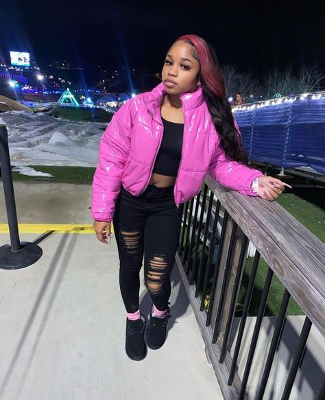 Puffer Vest Outfit Black, Pink Puffer Jacket Outfit, Pink Hoodie Outfit, Timbs Outfits, Pink Jacket Outfit, Light Ripped Jeans, Bad Kid, Birthday Outfit For Teens, Comfortable Winter Outfits