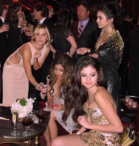 Elite Aesthetics, Justin Selena, Justin Bieber Selena Gomez, Selena And Taylor, Selena Gomez Pictures, Selena G, Sarah Hyland, Ashley Tisdale, Cute Photography