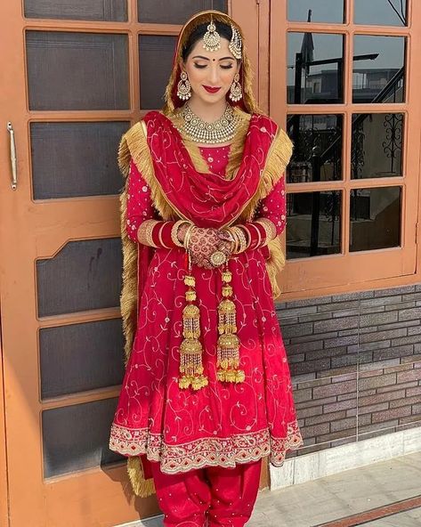 Punjabi Salwar Suit Ideas For Brides Trending This Wedding Season Punjabi Suit For Wedding, Punjabi Suit Ideas, Punjabi Wedding Dress, Punjabi Wedding Suit, Bridal Suits Punjabi, Salwar Design, Punjabi Dress Design, Suit For Wedding, Bride Suit