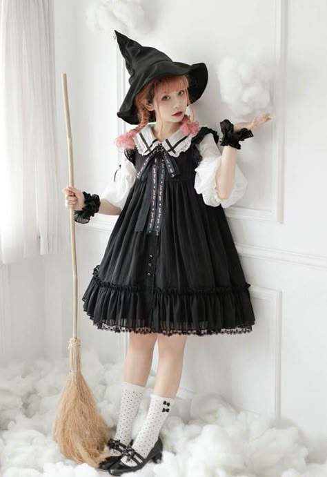 Lolita Outfits, Kawaii Fashion Outfits, Babydoll Style, Grunge Goth, A Witch, Kawaii Clothes, Harajuku Fashion, Lolita Dress, Gothic Lolita