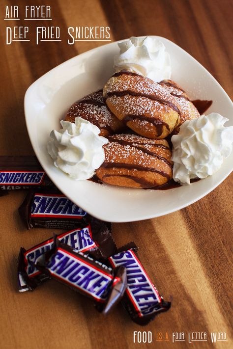 Fried Snickers Recipe, Air Fryer Fair Food, Air Fryer Tailgate Food, Snickers Recipes Desserts, Air Fryer Dessert Recipes Easy, Air Fryer Sweets, Air Fryer Desserts Easy Recipes, Deep Fried Snickers, Fried Snickers