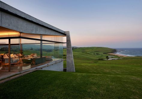 This is not your basic farm house. Farm House by Join Constructions hidden along the Australian coastline | HomeAdore Sunrise Home, Australian Architecture, Design Salon, Architecture Awards, Futurism, Rolling Hills, Residential Architecture, Architect Design, South Wales