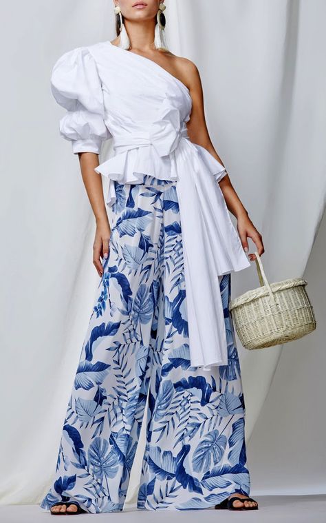 MUST HAVE: You’ll fall in love with this romantic brand Johanna Ortiz Cotton Poplin Top, Poplin Top, Elegante Casual, Johanna Ortiz, 2019 Fashion, Moda Operandi, Fashion Fashion, Look Fashion, Classy Outfits