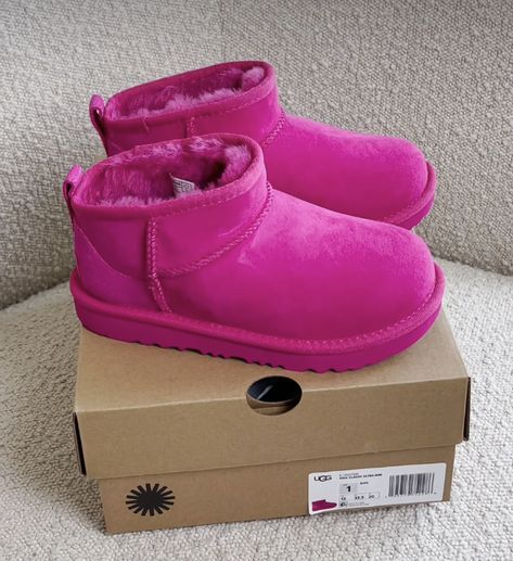 Nike Winter Shoes, Ugg Rose, Ugg Boot, Pink Uggs, Preppy Shoes, 50 Style, Pretty Shoes, Winter Shoes, Y2k Fashion