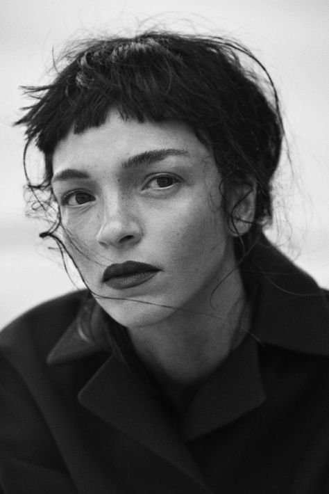 Smile: Mariacarla Boscono in Vogue Italia November 2014 by Peter Lindbergh Baby Bangs, Short Bangs, Peter Lindbergh, Short Fringe, 짧은 머리, Grunge Hair, Interesting Faces, The Wind, Cortes De Cabello Corto