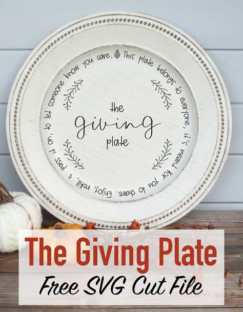 Make your own giving plate with this free SVG for your Silhouette or Cricut. The perfect host gift for Friendsgiving, Thanksgiving, Christmas or any occasion. Plate Crafts Decorative, Giving Plate Ideas, Cricut Dinner Plates, Friendsgiving Cricut Ideas, Diy Giving Plate How To Make, Diy Giving Plate, The Giving Plate Diy, Cricut Plate Ideas Vinyls, Giving Plate Svg Free