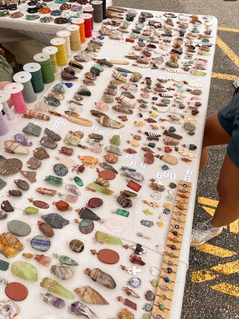 Summer Farmers Market Aesthetic, Ibiza 2024, Farmers Market Aesthetic, Aesthetic Craft, Farmers Market Booth, Warm Aesthetic, Market Booth, Artsy Aesthetic, Earthy Aesthetic