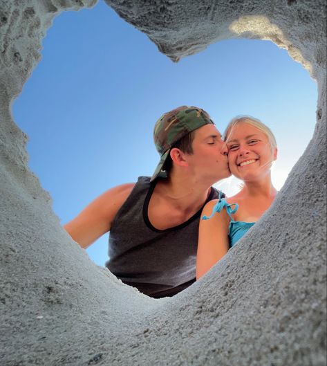 Creative Beach Pictures Couples, Heart Beach Photo, Beach Heart Pictures, Heart Sand Picture, Sand Heart Photo, Strand Fotos, Heart In Sand, Creative Beach Pictures, Cruise Pics