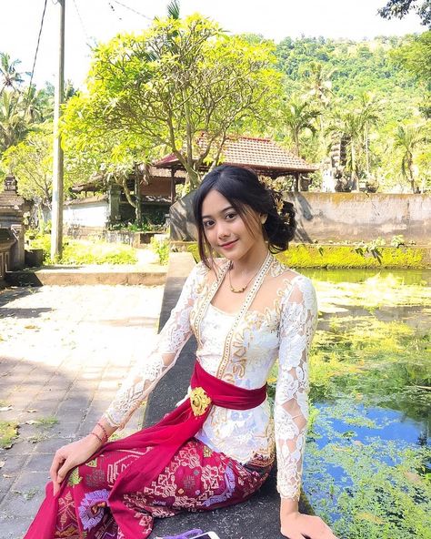 Bd Dress, Bali Girls, Outfit Dance, Kebaya Wedding, Batik Kebaya, Kebaya Dress, Kebaya Muslim, Batik Fashion, Indonesian Girls