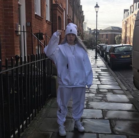 billie eilish wearing her white hoodie + sweatpants + beanie ($80) blohsh merch Nasa Clothes, Marines Girl, Billie Eilish Outfits, Billie Eilish Vídeos, Hoodie And Sweatpants, Six Feet Under, Mode Inspo, Photo Instagram, White Hoodie