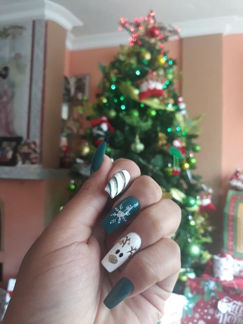 Green Reindeer Nails, Reindeer Nails, Nail Art Noel, Magic Nails, Stylish Nails Designs, Abstract Art Painting Diy, Xmas Nails, Christmas Nails, Abstract Art Painting