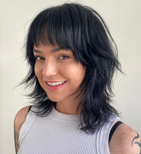 Black Wolf Cut, Medium Shaggy Hairstyles, Long Fine Hair, Bob Hairstyle Ideas, Shaggy Bob Hairstyles, Trendy Bob, Easy Care Hairstyles, Trendy Bob Hairstyles, Short Hairstyles Fine