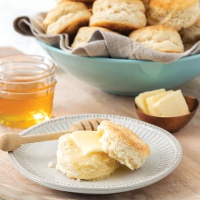 White Lily® Light and Fluffy Biscuits Light And Fluffy Biscuits, Best Homemade Biscuits, Cabbage Recipes Healthy, Homemade Buttermilk Biscuits, Southern Biscuits, Fluffy Biscuits, Biscuit Rolls, Biscuits Easy, Second Breakfast