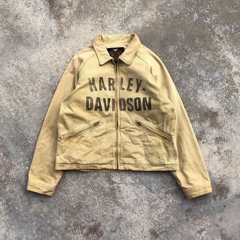 HARLEY DAVIDSON Vintage Spellout Design Jacket TAG : Harley Davidson SIZE : Large MEASUREMENT , - Width (Armpit to armpit) : 23.5" - Length (Shoulder the end of garment) : 25" - Shoulder : 21" - Sleeve Length : 25" - Hem : 22" CONDITION : Perfect vintage used, free from any holes and stains ** PLEASE LEAVE ME YOUR PHONE NUMBER ON THE NOTE AFTER MADE A PURCHASE, ITS FOR COURIER NEEDED ** SHIPPING, all item will be shipped with tracking number. Item received within 14-21 working days. Harley Davidson Sweater, Harley Davidson Vintage, Clothing Upcycle, Design Jacket, Goodfellas, Cars Clothes, Clothing Tags, Vintage Jacket, Himalayan