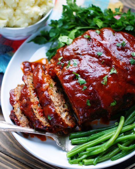 Easy Moist Meatloaf Recipe, Best Meatloaf Ever, Southern Meatloaf, Southern Discourse, Meatloaf Glaze, Beef Meatloaf, Classic Meatloaf Recipe, Good Meatloaf Recipe, Classic Meatloaf