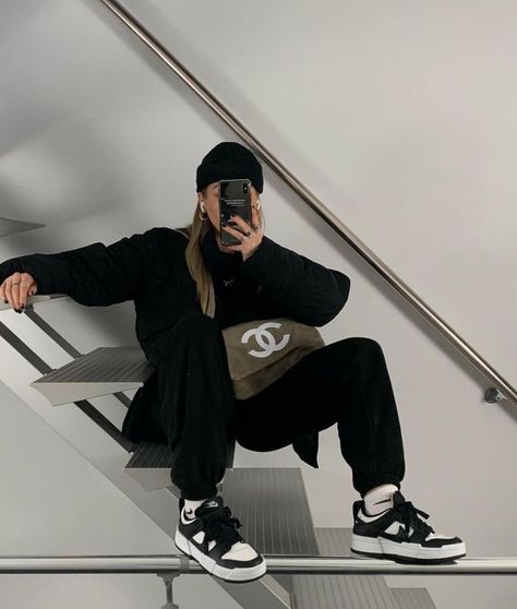 Womenswear (@traffygirls) • Instagram photos and videos Black And White Dunks Outfit, White Dunks Outfit, Black And White Nike Dunks, Black And White Dunks, Low Dunks Outfit, Dunk Low Outfit Women, Dunk Outfits, White Dunks, Panda Outfit