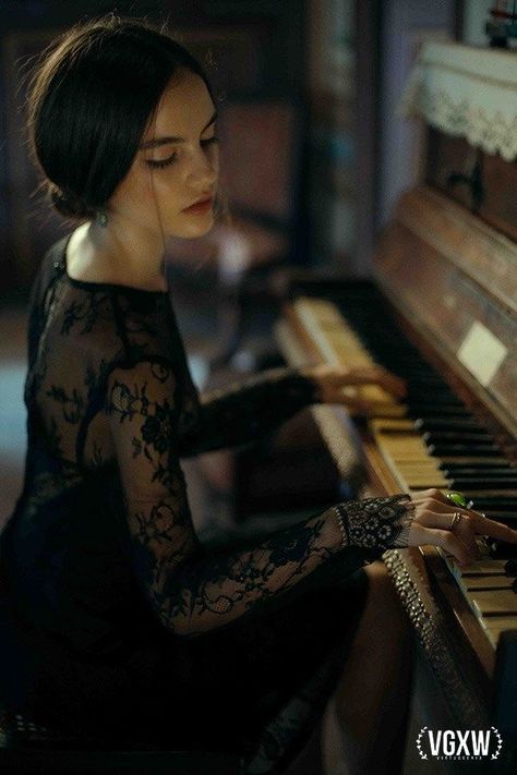 Piano Photoshoot, Piano Photography, Piano Pictures, Piano Photo, Music Photoshoot, Piano Girl, Taken Film, Senior Pictures Music, Musician Portraits