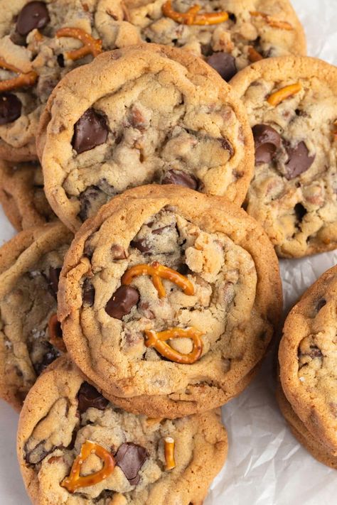 This copycat recipe for Panera Bread kitchen sink cookies is even better than the original! Plus, get tips and tricks for making great cookies. Panera Everything But The Kitchen Sink, Panera Kitchen Sink Cookie Recipe, Kitchen Sink Cookies Panera, Kitchen Sink Cookies Recipe, Panera Recipes, Panera Copycat, Sink Cookies, Kitchen Sink Cookies, Lab Ideas