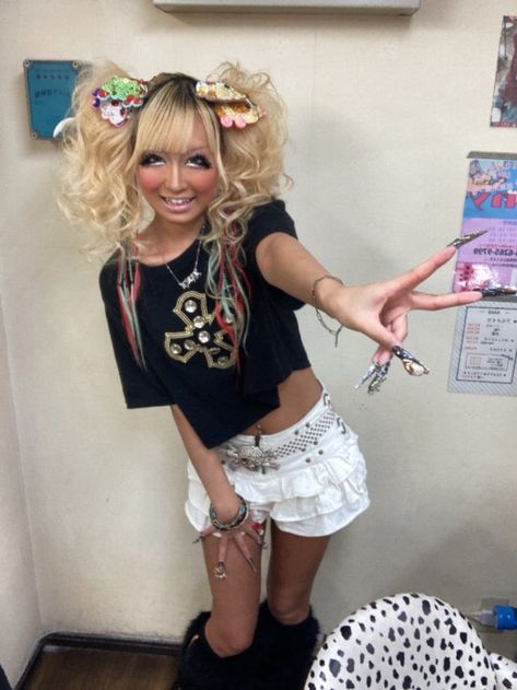 Banba Gyaru, Agejo Gyaru, Gyaru Makeup, Kei Visual, Who Is She, Pin Up Outfits, Gyaru Fashion, Bad Gal, Not Me