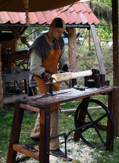 Viking Lathe? Treadle Lathe, Restauration Hardware, Diy Lathe, Woodworking Jigsaw, Industrial Vintage, Craftsman Furniture, Wood Turning Lathe, Woodworking Machine, Lathe Projects