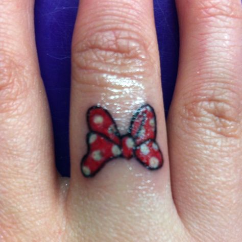 Minnie's bow Minnie Mouse Ear Tattoo, Minnie Bow Tattoo, Simple Minnie Mouse Tattoo, Minnie Mouse Tattoo Ideas, Minnie Mouse Small Tattoo, Bow Tattoo, Minnie Bow, Mini Mouse, Disney Tattoos