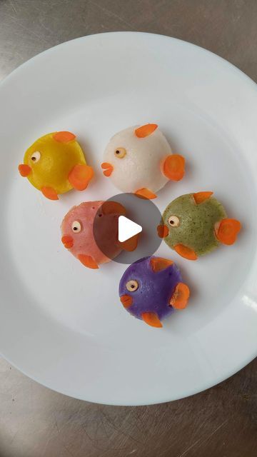 Rohini Deepthi Natti on Instagram: "Cute 🐠 🐠  Indeed! Follow @rohinis.kitki for more ideas 🤗  NATURAL FOOD COLORS USED 👇  ❤️ Dehydrated Beetroot Powder & 💚 Moringa Powder are from @kohfoods.in | Discount Code: ROHINI15  💙 Butterfly Pea Flowers Extract. Boil petals in water and mix the color extract in idli batter. Dry flowers are sold as blue tea on Amazon  💛 Turmeric Powder  🔗 LINK to ❤️ PUNCHES  in ‘Amazon Finds’ Highlight under bio.   Do tag me when you try for your little ones and share 🤗  #LetsIdli #LetsDabba   #foodartchefs #foodartforkids #idli #theidlimama  #cutefood #foodreels #naturalfoodcoloring" Cute Idli For Kids, Petals In Water, Idli Batter, Butterfly Pea Flowers, Moringa Powder, Food Art For Kids, Natural Food Coloring, Beetroot Powder, Blue Tea