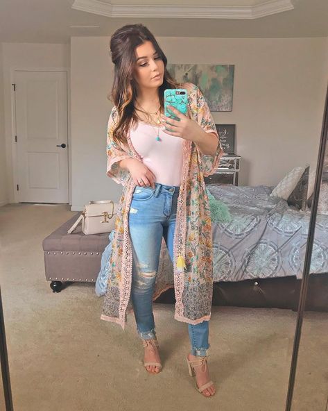 Megan Leigh | HAPPY EASTER 🐰🌼 | Instagram Easter Outfit Ideas For Women, Womens Easter Outfits, Casual Easter Outfit, Easter Outfit Ideas, Brunch Attire, Cute Easter Outfits, Kimono Outfits, Boho Outfit, Summer Closet