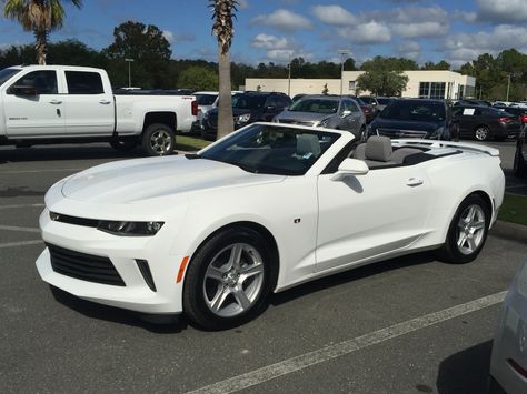 White Camaro Convertible Chevy Camaro White, White Camero Chevrolet, White Camaro Aesthetic, White Convertible Car, White Camaro, Prom Car, Chevy Camaro Convertible, Chevrolet Camaro Convertible, 2019 Camaro