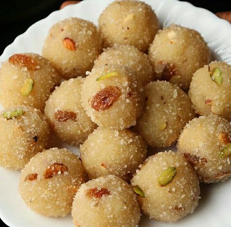 Indian Mithai, Rava Laddu Recipe, Delicious Food Image, Easy Indian Dessert, Eating Food Funny, Vegan Indian Recipes, Vegetarian Fast Food, Diwali Food, Sweet Dishes Recipes